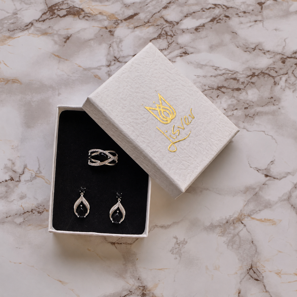 TSURU ELEGANCE ring and matching earrings in LISVER jewelry box